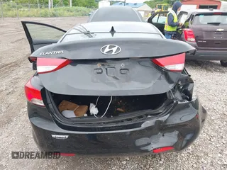 2013 Hyundai Elantra GLS z VIN 5NPDH4AE7DH421637, wystawiony jako IAAI lot #42354348 z przebiegiem 113 895 mil mil oraz . Historia ofert i sprzedaży dostępna na DreamBid. Obrazek 6.