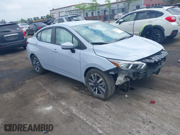 2024 Nissan Versa SV z VIN 3N1CN8EV1RL877066, wystawiony jako IAAI lot #42263312 z przebiegiem 6 081 mil mil oraz . Historia ofert i sprzedaży dostępna na DreamBid. Obrazek 1.