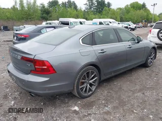2018 Volvo S90 Momentum z VIN LVY982MK1JP038653, wystawiony jako IAAI lot #42271261 z przebiegiem 92 519 mil mil oraz . Historia ofert i sprzedaży dostępna na DreamBid. Obrazek 4.