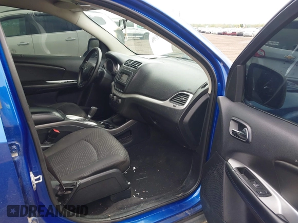 2015 Dodge Journey SE z VIN 3C4PDCAB8FT552555, wystawiony jako IAAI lot #42195398 z przebiegiem 149 503 mil mil oraz . Historia ofert i sprzedaży dostępna na DreamBid. Obrazek 5.