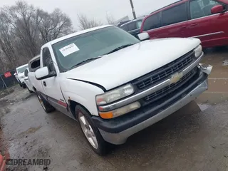 2000 Chevrolet Silverado 1500 with VIN 1GCEC14W0YE199633, listed as a IAAI auction lot 41465837 with 241,159 mi miles. Bid and sale history available at carsss.com. Image 1.