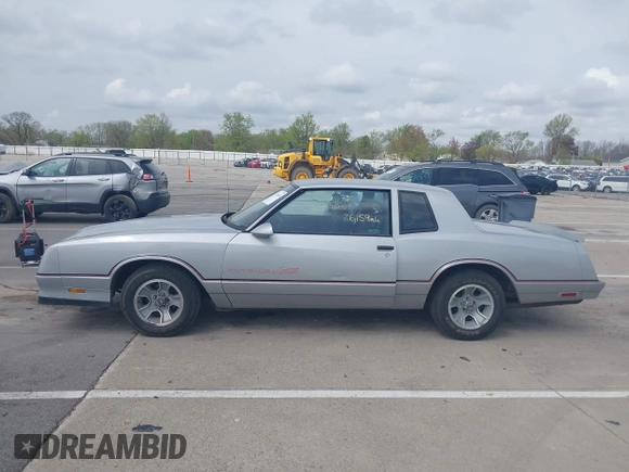 1986 Chevrolet Monte Carlo Sport с VIN 1G1GZ37G2GR208467, выставлен на аукционе IAAI как лот 42120656 с пробегом Не указан миль и . История ставок и продаж доступна на DreamBid. Изображение 6.