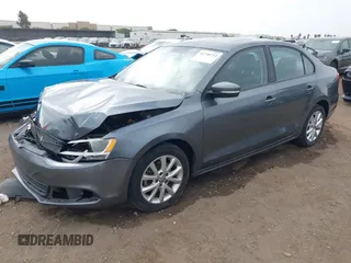 2011 Volkswagen Jetta SE z VIN 3VWDZ7AJ9BM325475, wystawiony jako IAAI lot #42746714 z przebiegiem 241 361 mil mil oraz . Historia ofert i sprzedaży dostępna na DreamBid. Obrazek 2.