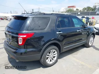 2013 Ford Explorer XLT with VIN 1FM5K8D82DGA28759, listed as a IAAI auction lot 42098916 with 236,444 mi miles and . Bid and sale history available at carsss.com. Image 4.