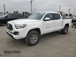 2017 Toyota Tacoma SR5 z VIN 3TMAZ5CN8HM040978, wystawiony jako Copart lot #58813575 z przebiegiem 103 730 mil mil oraz Nie do naprawy. Historia ofert i sprzedaży dostępna na DreamBid. Obrazek 1.