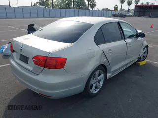 2011 Volkswagen Jetta SE with VIN 3VWDZ7AJ3BM369312, listed as a IAAI auction lot 42044977 with 107,695 mi miles and . Bid and sale history available at DreamBid. Image 4.