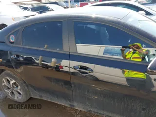 2021 Kia Forte LXS z VIN 3KPF24ADXME368759, wystawiony jako IAAI lot #41864100 z przebiegiem 75 404 mil mil oraz . Historia ofert i sprzedaży dostępna na DreamBid. Obrazek 13.