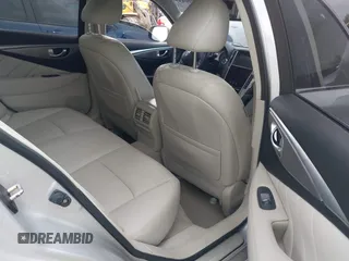 2015 Infiniti Q50 Premium z VIN JN1BV7AR8FM390785, wystawiony jako IAAI lot #42200437 z przebiegiem 94 841 mil mil oraz . Historia ofert i sprzedaży dostępna na DreamBid. Obrazek 8.