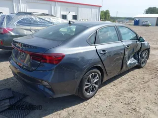 2024 Kia Forte LXS z VIN 3KPF24AD8RE709311, wystawiony jako IAAI lot #42001871 z przebiegiem 22 642 mil mil oraz . Historia ofert i sprzedaży dostępna na DreamBid. Obrazek 4.