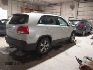 2012 Kia Sorento EX with VIN 5XYKU4A29CG285803, listed as a IAAI auction lot 41588493 with 171,891 mi miles. Bid and sale history available at carsss.com. Image 4.