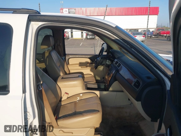 2007 Chevrolet Suburban LTZ with VIN 3GNFC16087G271075, listed as a IAAI auction lot 42010391 with 217,223 mi miles and . Bid and sale history available at DreamBid. Image 5.