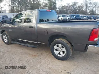2018 Ram 1500 Tradesman z VIN 1C6RR6FG8JS284091, wystawiony jako IAAI lot #41439973 z przebiegiem 62 429 mil mil oraz . Historia ofert i sprzedaży dostępna na DreamBid. Obrazek 3.
