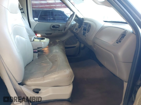 2001 Ford F-150 XL z VIN 1FTRX17L31KF27691, wystawiony jako IAAI lot #42749733 z przebiegiem 198 790 mil mil oraz . Historia ofert i sprzedaży dostępna na DreamBid. Obrazek 5.