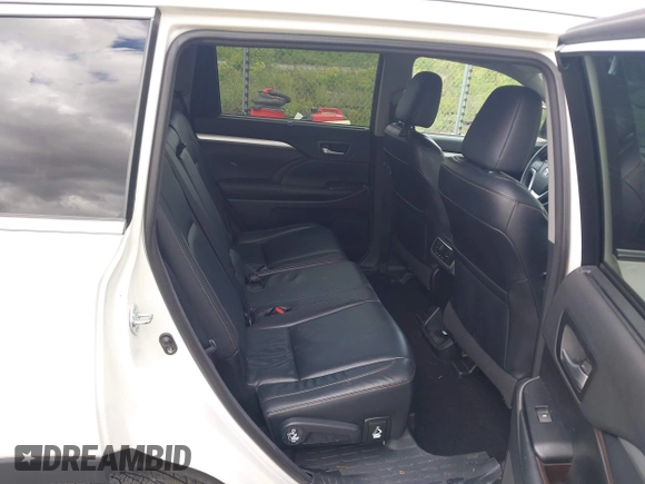2016 Toyota Highlander XLE z VIN 5TDJKRFH6GS260362, wystawiony jako IAAI lot #42337581 z przebiegiem 69 619 mil mil oraz . Historia ofert i sprzedaży dostępna na DreamBid. Obrazek 8.