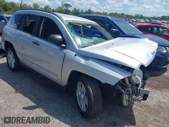 2008 Jeep Compass Sport with VIN 1J8FT47018D789268, listed as a IAAI auction lot 41903375 with 101,221 mi miles. Bid and sale history available at carsss.com. Image 1.