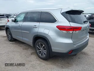 2017 Toyota Highlander XLE z VIN 5TDJZRFH6HS509725, wystawiony jako IAAI lot #42677602 z przebiegiem 120 311 mil mil oraz . Historia ofert i sprzedaży dostępna na DreamBid. Obrazek 3.