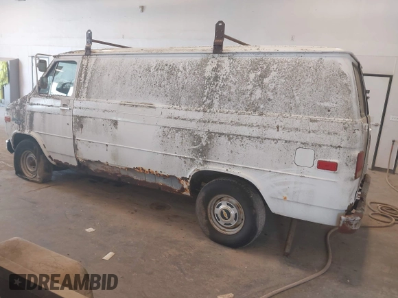 1992 Chevrolet Chevy Van z VIN 2GCEG25Z3N4144138, wystawiony jako IAAI lot #42389578 z przebiegiem 129 513 mil mil oraz . Historia ofert i sprzedaży dostępna na DreamBid. Obrazek 3.