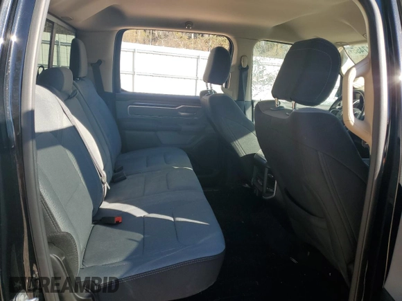 2020 Ram 1500 Big Horn z VIN 1C6RRFFG3LN233051, wystawiony jako Copart lot #89117455 z przebiegiem 43 191 mil mil oraz Szkoda całkowita • Salvage title. Historia ofert i sprzedaży dostępna na DreamBid. Obrazek 10.