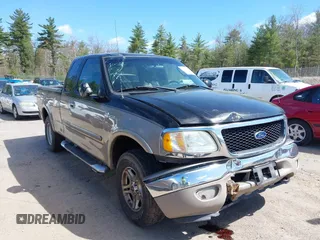 2003 Ford F-150 XL z VIN 1FTRX18W43NB10896, wystawiony jako IAAI lot #42154612 z przebiegiem 239 190 mil mil oraz . Historia ofert i sprzedaży dostępna na DreamBid. Obrazek 1.