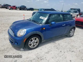 2012 MINI Hardtop z VIN WMWSU3C59CT185543, wystawiony jako Copart lot #63274655 z przebiegiem 85 667 mil mil oraz Czysty tytuł • Clean title. Historia ofert i sprzedaży dostępna na DreamBid. Obrazek 1.