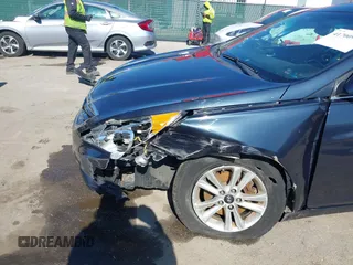 2013 Hyundai Sonata GLS z VIN 5NPEB4AC0DH664033, wystawiony jako IAAI lot #41700987 z przebiegiem 106 266 mil mil oraz . Historia ofert i sprzedaży dostępna na DreamBid. Obrazek 17.