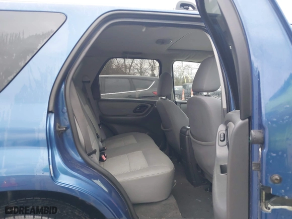 2007 Ford Escape XLT with VIN 1FMYU93117KA12085, listed as a IAAI auction lot 41195171 with 97,706 mi miles. Bid and sale history available at carsss.com. Image 8.