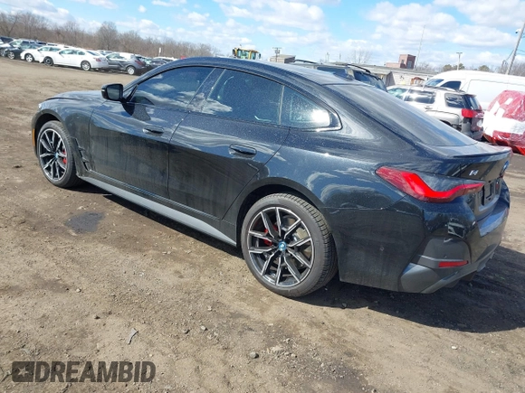 2024 BMW i4 xDrive40 z VIN WBY83FB04RFT19615, wystawiony jako IAAI lot #41679918 z przebiegiem 3 883 mil mil oraz . Historia ofert i sprzedaży dostępna na DreamBid. Obrazek 3.