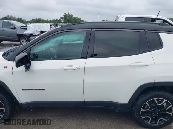 2020 Jeep Compass Trailhawk z VIN 3C4NJDDB6LT126585, wystawiony jako IAAI lot #42210794 z przebiegiem 132 220 mil mil oraz . Historia ofert i sprzedaży dostępna na DreamBid. Obrazek 14.