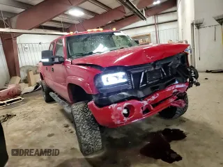 2005 GMC Sierra 2500HD SLT z VIN 1GTHK23245F877195, wystawiony jako Copart lot #41645515 z przebiegiem 175 432 mil mil oraz Czysty tytuł • Clean title. Historia ofert i sprzedaży dostępna na DreamBid. Obrazek 11.