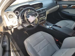 2013 Mercedes-Benz C 250 с VIN WDDGJ4HB9DG010716, выставлен на аукционе Copart как лот 54128125 с пробегом 137 915 миль миль и Списание • Salvage title. История ставок и продаж доступна на DreamBid. Изображение 8.