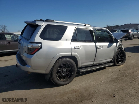 2019 Toyota 4Runner SR5 with VIN JTEBU5JR1K5640677, listed as a Copart auction lot 45236155 with 0 mi miles and Salvage Title. Bid and sale history available at carsss.com. Image 3.