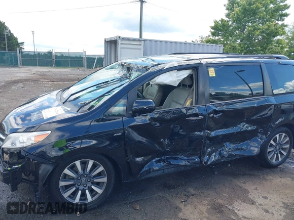 2020 Toyota Sienna XLE z VIN 5TDDZ3DC4LS232650, wystawiony jako IAAI lot #42332566 z przebiegiem 141 971 mil mil oraz . Historia ofert i sprzedaży dostępna na DreamBid. Obrazek 6.