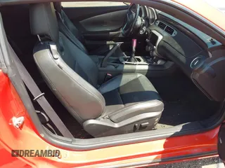 2013 Chevrolet Camaro LT z VIN 2G1FG1E36D9244965, wystawiony jako IAAI lot #40058994 z przebiegiem 75 344 mil mil oraz . Historia ofert i sprzedaży dostępna na DreamBid. Obrazek 5.