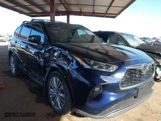 2022 Toyota Highlander Platinum with VIN 5TDFZRBH4NS234864, listed as a IAAI auction lot 41720207 with 23,460 mi miles. Bid and sale history available at carsss.com. Image 1.
