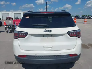 2018 Jeep Compass Latitude with VIN 3C4NJCBB4JT487596, listed as a IAAI auction lot 42073962 with 110,153 mi miles and . Bid and sale history available at DreamBid. Image 17.