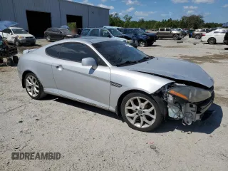2008 Hyundai Tiburon GT z VIN KMHHN66F88U284030, wystawiony jako Copart lot #53251315 z przebiegiem Nie podano mil oraz Szkody całkowita. Historia ofert i sprzedaży dostępna na DreamBid. Obrazek 4.