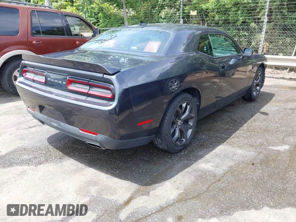 2018 Dodge Challenger SXT z VIN 2C3CDZAG1JH143140, wystawiony jako IAAI lot #42289674 z przebiegiem 79 764 mil mil oraz . Historia ofert i sprzedaży dostępna na DreamBid. Obrazek 4.