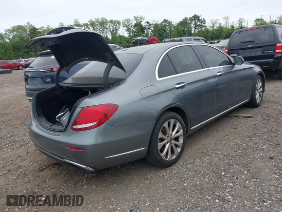 2019 Mercedes-Benz E 300 z VIN WDDZF4KB9KA575468, wystawiony jako IAAI lot #42366391 z przebiegiem Nie podano mil oraz . Historia ofert i sprzedaży dostępna na DreamBid. Obrazek 4.