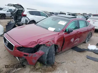 2018 Volvo S90 Momentum z VIN LVY982MK6JP034663, wystawiony jako IAAI lot #41555753 z przebiegiem 112 258 mil mil oraz . Historia ofert i sprzedaży dostępna na DreamBid. Obrazek 2.