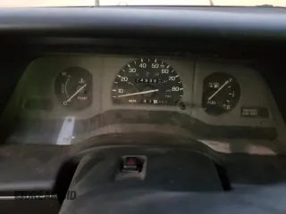 1989 Ford Thunderbird z VIN 1FAPP6047KH147586, wystawiony jako Copart lot #81057294 z przebiegiem 249 369 mil mil oraz Szkoda całkowita • Salvage title. Historia ofert i sprzedaży dostępna na DreamBid. Obrazek 9.