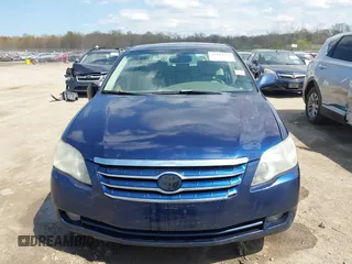 2007 Toyota Avalon XL z VIN 4T1BK36B47U181177, wystawiony jako IAAI lot #42104757 z przebiegiem 391 116 mil mil oraz . Historia ofert i sprzedaży dostępna na DreamBid. Obrazek 13.