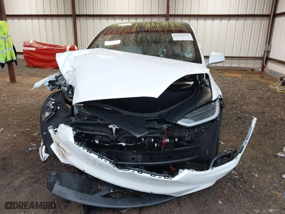 2018 Tesla Model X 75D with VIN 5YJXCBE24JF138297, listed as a IAAI auction lot 41058224 with NaN miles. Bid and sale history available at carsss.com. Image 12.