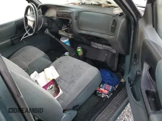 1997 Ford Ranger XL z VIN 1FTCR14A2VPA73865, wystawiony jako Copart lot #87299264 z przebiegiem 201 191 mil mil oraz Szkoda całkowita • Salvage title. Historia ofert i sprzedaży dostępna na DreamBid. Obrazek 8.