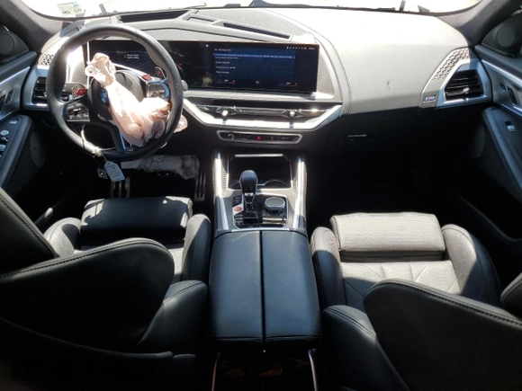 2023 BMW XM z VIN 5YM23CS00P9R52198, wystawiony jako Copart lot #57953684 z przebiegiem 5428 mil mil oraz Szkody całkowita. Historia ofert i sprzedaży dostępna na DreamBid. Obrazek 8.