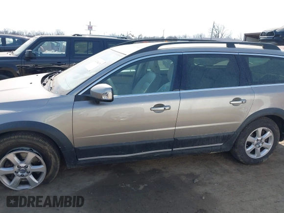 2012 Volvo XC70 3.2L with VIN YV4952BZ0C1141842, listed as a IAAI auction lot 41784679 with 106,541 mi miles and . Bid and sale history available at DreamBid. Image 14.