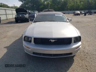 2005 Ford Mustang Deluxe z VIN 1ZVFT84N955199627, wystawiony jako Copart lot #53559625 z przebiegiem 138 799 mil mil oraz Szkoda całkowita • Salvage title. Historia ofert i sprzedaży dostępna na DreamBid. Obrazek 5.