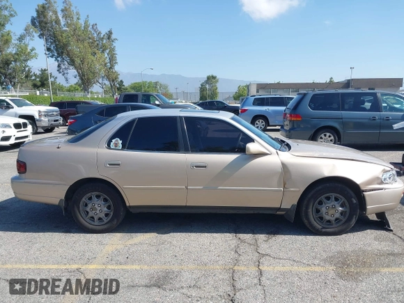 1996 Toyota Camry DX z VIN JT2BG12K0T0347950, wystawiony jako IAAI lot #42248890 z przebiegiem 264 017 mil mil oraz . Historia ofert i sprzedaży dostępna na DreamBid. Obrazek 13.