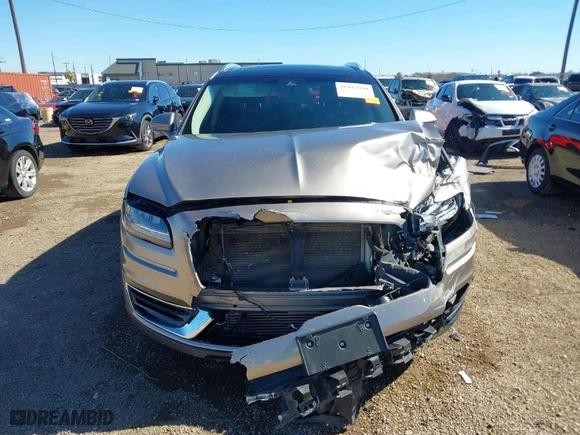 2019 Lincoln Nautilus Reserve with VIN 2LMPJ6L96KBL31417, listed as a IAAI auction lot 41415040 with NaN miles. Bid and sale history available at carsss.com. Image 12.