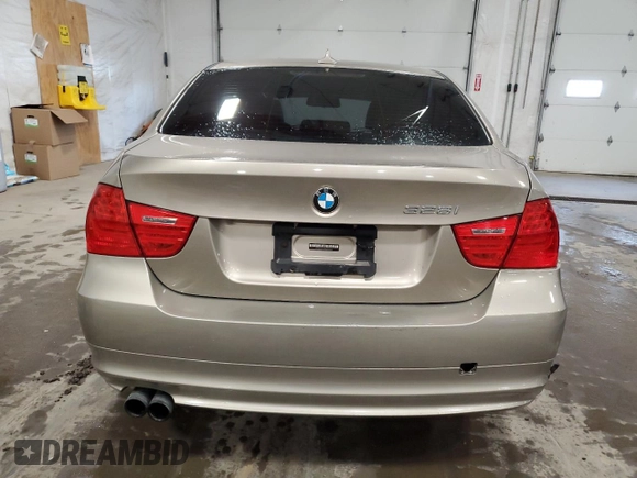 2011 BMW 3 Series 328i xDrive z VIN WBAPK5C53BA994635, wystawiony jako Copart lot #50235645 z przebiegiem 107 780 mil mil oraz Nie do naprawy • Non repairable. Historia ofert i sprzedaży dostępna na DreamBid. Obrazek 6.