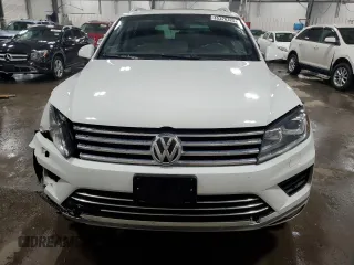 2017 Volkswagen Touareg Wolfsburg Edition z VIN WVGRF7BP7HD002143, wystawiony jako Copart lot #45328325 z przebiegiem 107 476 mil mil oraz Szkoda całkowita • Salvage title. Historia ofert i sprzedaży dostępna na DreamBid. Obrazek 5.